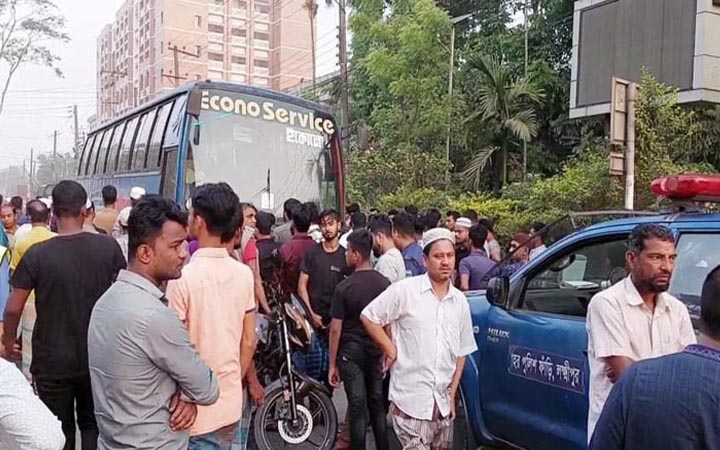 বাসের ভেতর ঘুমন্ত সুপারভাইজারকে পিটিয়ে হত্যা